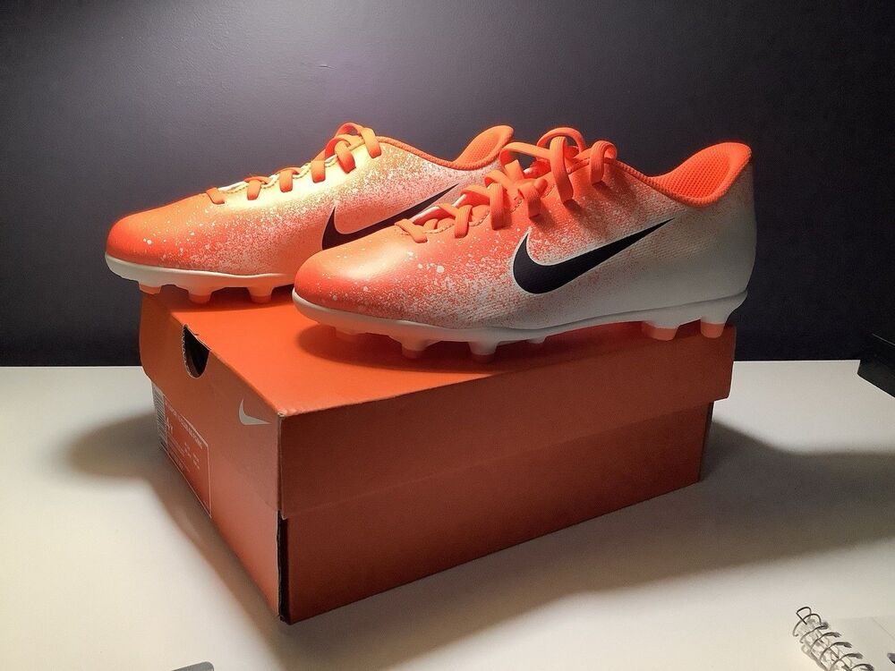 Nike JR Vapor 12 Club Cleats Size 4Y Hyper Crimson/Black - White Mercurial